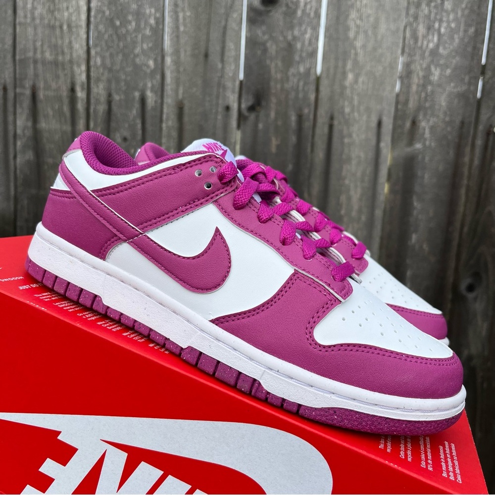 Women Nike dunk low fuschia nn size 8